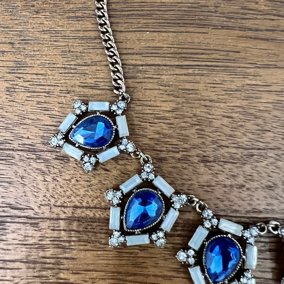 Elegant necklace with blue stones - Picture 3 of 5